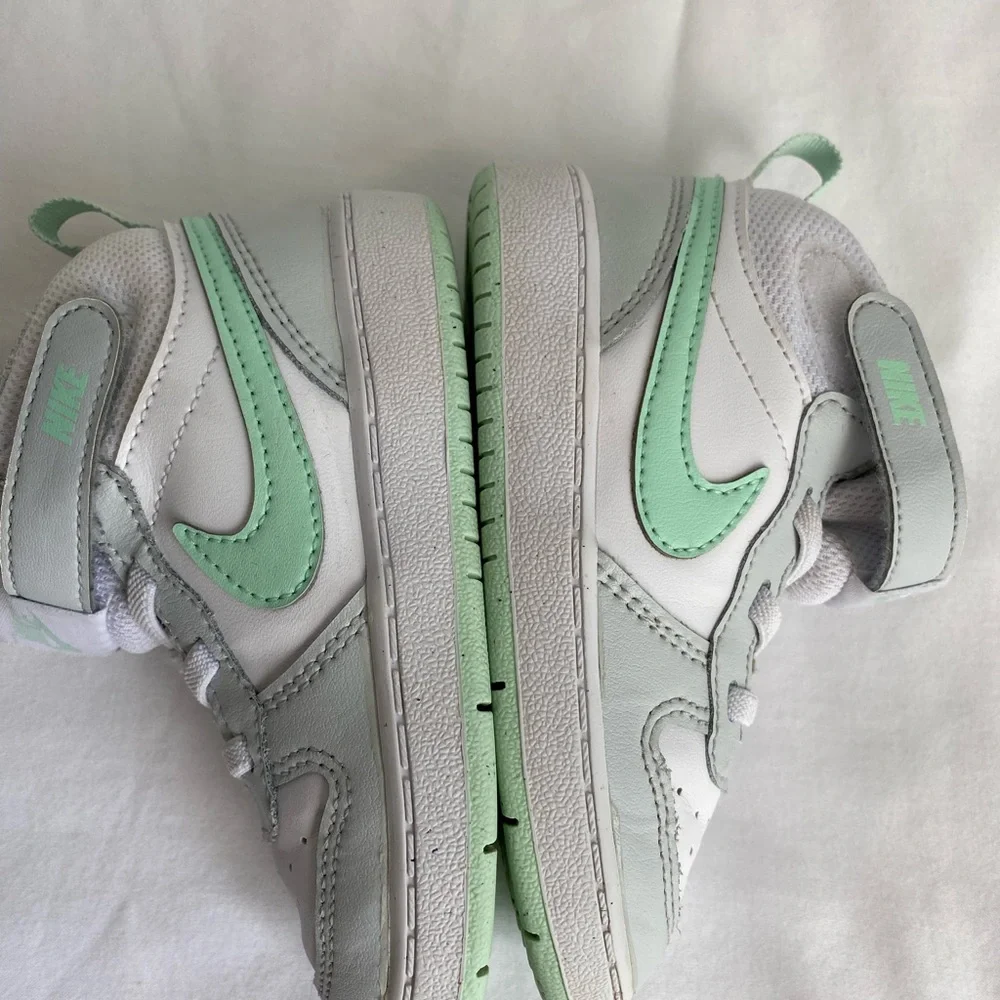 NIKE Toodler Unisex Nike Court Borough Mid 2 Mint Sneakers Size 8C/14 cm